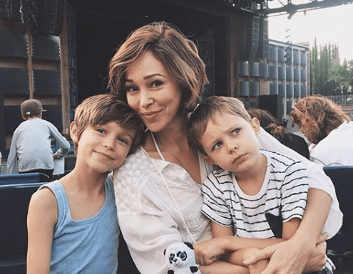 autumn reeser with her childrens