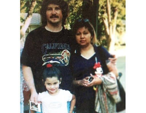 Yvette Monreal Child Images With Her Mother and Father